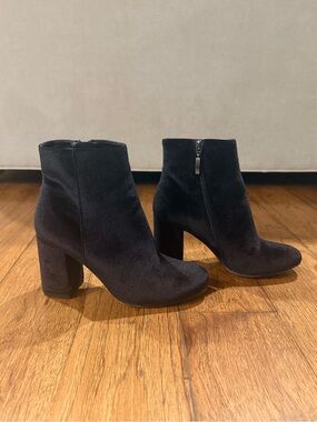 WORN ONCE Women's Black Velvet Block Heel Ankle Boots